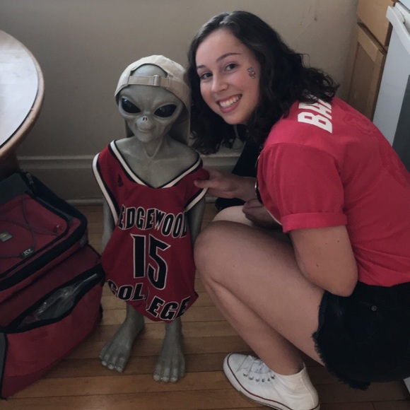 Meet your Posher, Emily - Picture 3 of 5